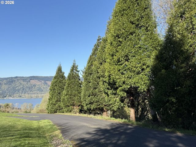 420 TOPEKA Rd, Kelso, WA 98626