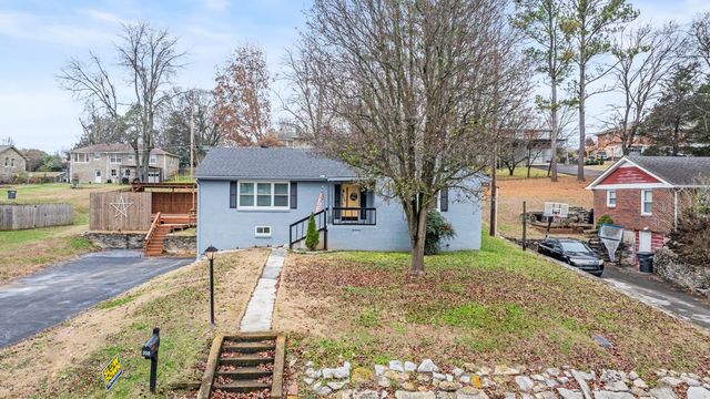 808 3rd Ave, Fayetteville, TN 37334