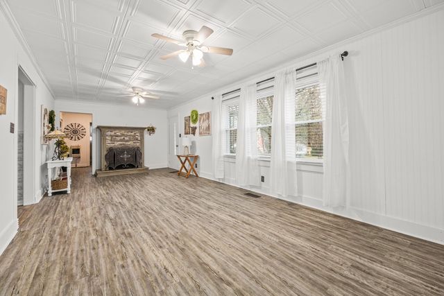 808 3rd Ave, Fayetteville, TN 37334