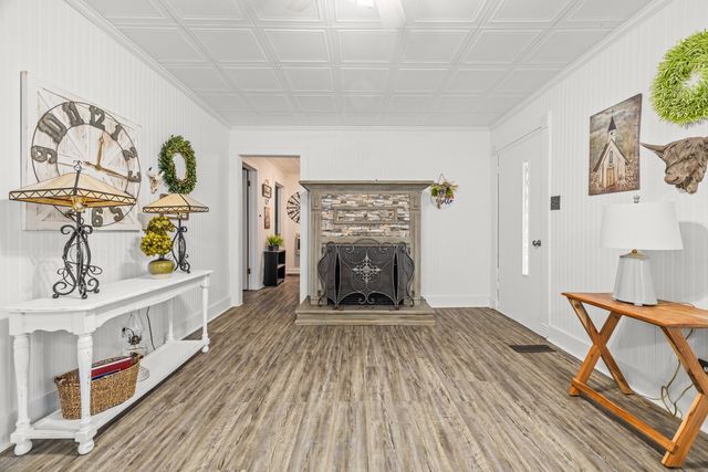 808 3rd Ave, Fayetteville, TN 37334