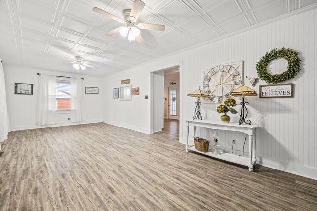 808 3rd Ave, Fayetteville, TN 37334