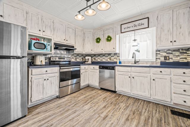 808 3rd Ave, Fayetteville, TN 37334