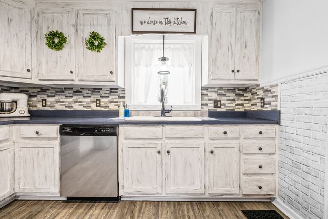 808 3rd Ave, Fayetteville, TN 37334