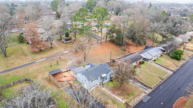 808 3rd Ave, Fayetteville, TN 37334