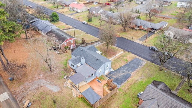 808 3rd Ave, Fayetteville, TN 37334