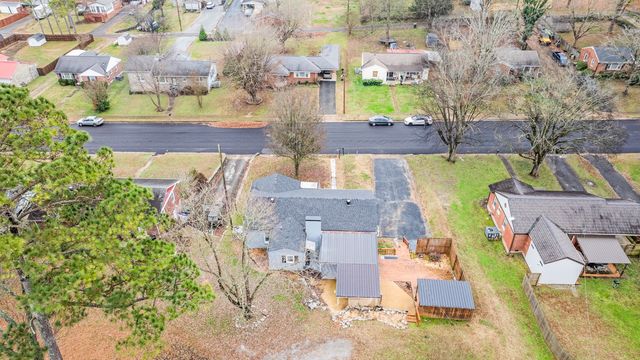 808 3rd Ave, Fayetteville, TN 37334