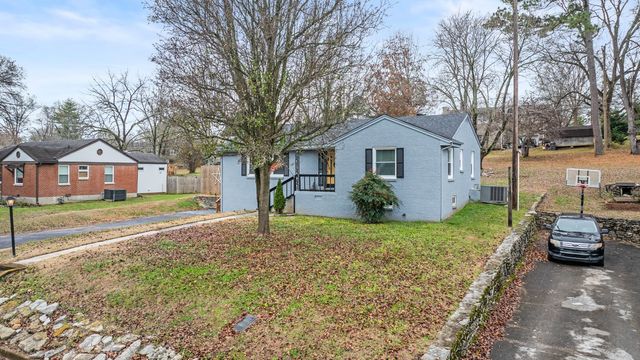 808 3rd Ave, Fayetteville, TN 37334