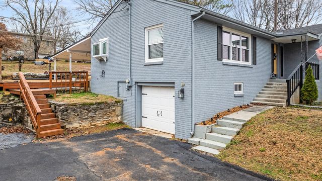 808 3rd Ave, Fayetteville, TN 37334