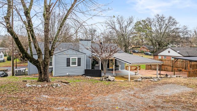 808 3rd Ave, Fayetteville, TN 37334