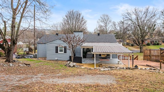808 3rd Ave, Fayetteville, TN 37334
