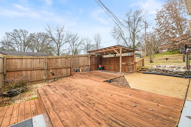 808 3rd Ave, Fayetteville, TN 37334