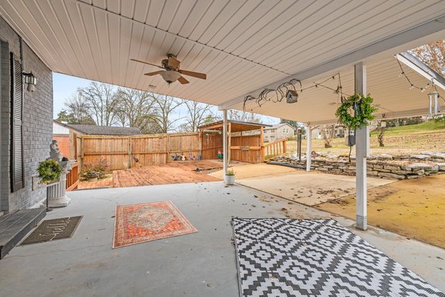 808 3rd Ave, Fayetteville, TN 37334