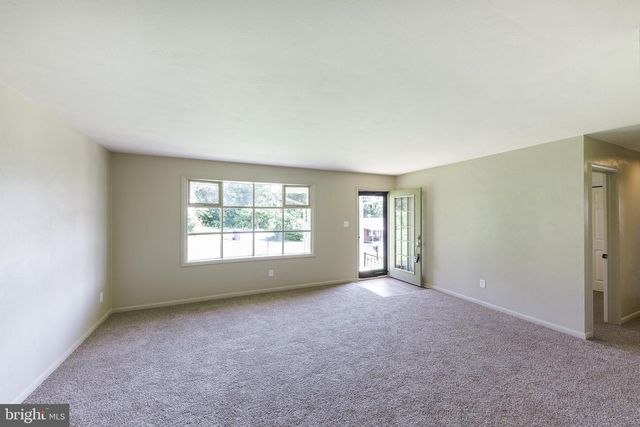 1539 LAKE SHORE DR, Chambersburg, PA 17202