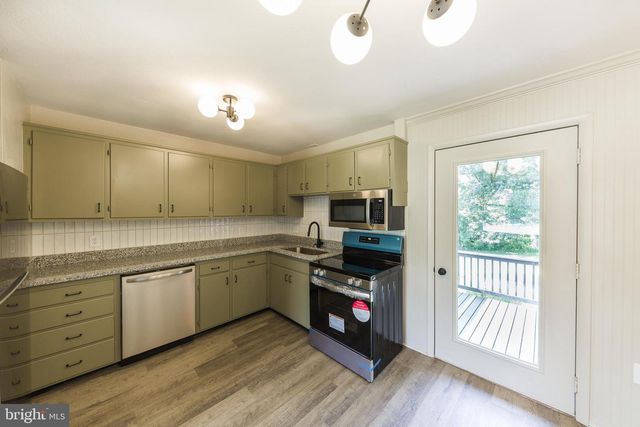 1539 LAKE SHORE DR, Chambersburg, PA 17202