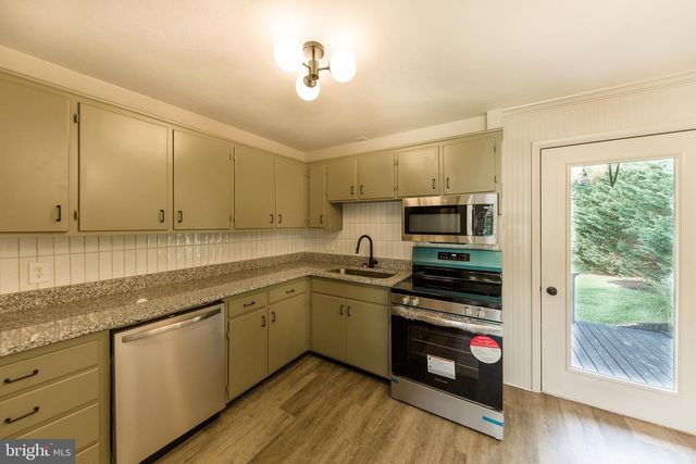 1539 LAKE SHORE DR, Chambersburg, PA 17202