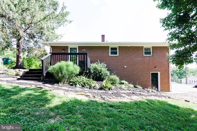 1539 LAKE SHORE DR, Chambersburg, PA 17202