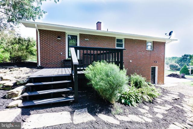 1539 LAKE SHORE DR, Chambersburg, PA 17202