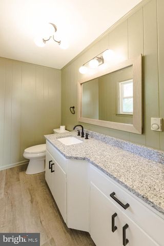 1539 LAKE SHORE DR, Chambersburg, PA 17202