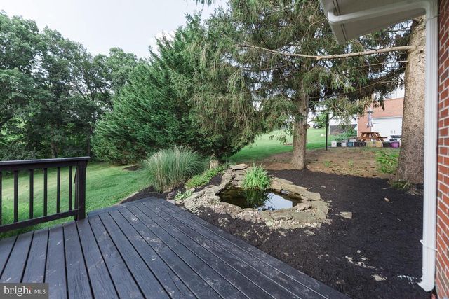 1539 LAKE SHORE DR, Chambersburg, PA 17202
