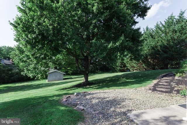 1539 LAKE SHORE DR, Chambersburg, PA 17202