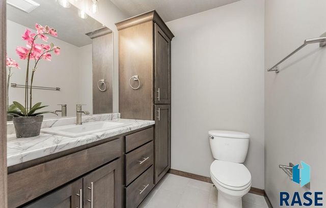 632 N YANKEE Ave, Sioux Falls, SD 57110