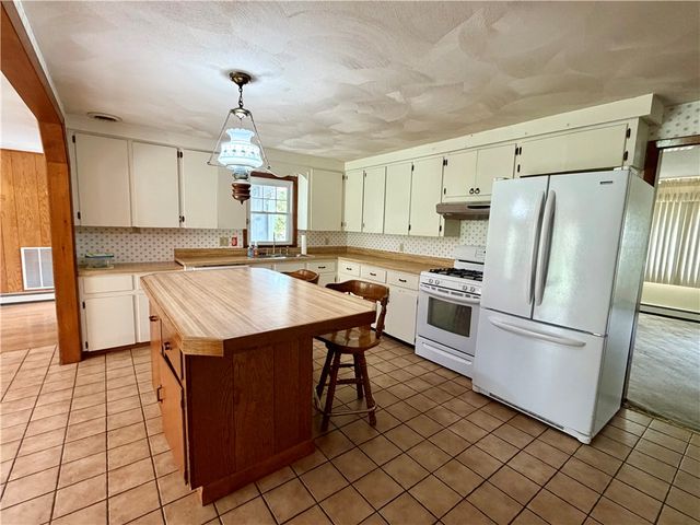 6 Lakewood Drive, Narragansett, RI 02882