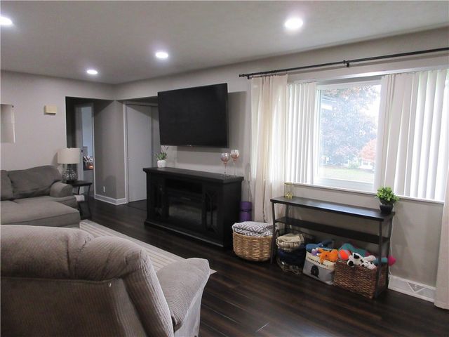 223 Gartley Ave, Ellport Boro, PA 16117