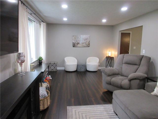 223 Gartley Ave, Ellport Boro, PA 16117