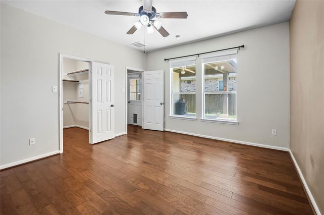 12920 Meadow Springs Drive, Pearland, TX 77584