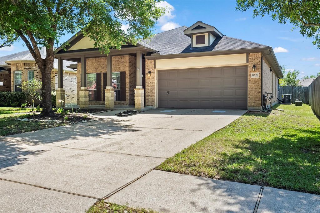 12920 Meadow Springs Drive, Pearland, TX 77584