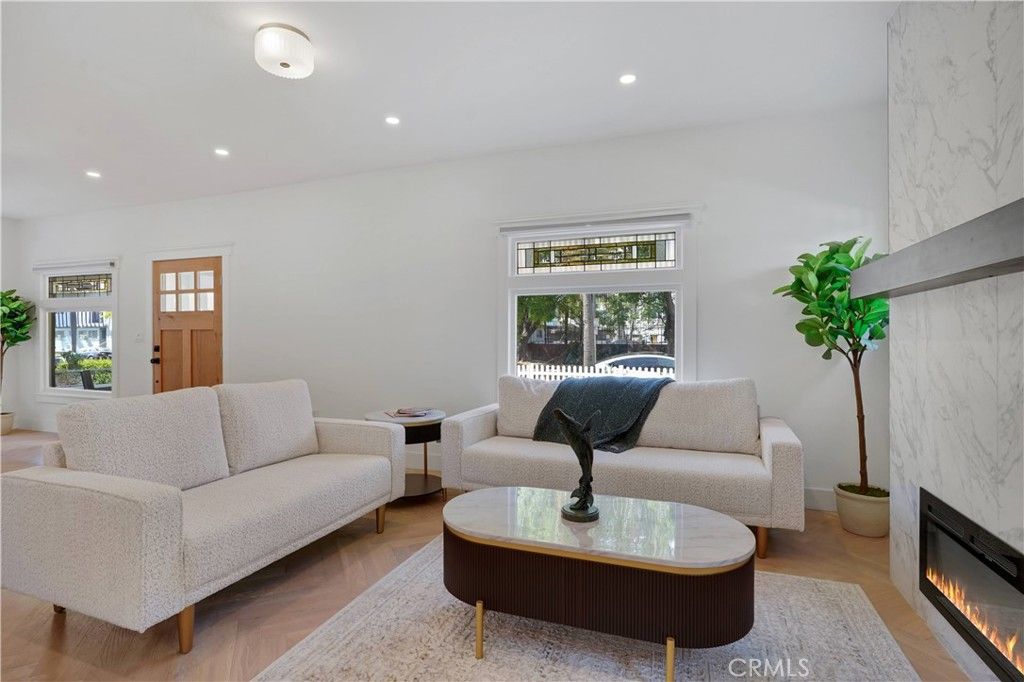 Image 10 of property listing at 1800 Oxford., Los Angeles, CA 90006