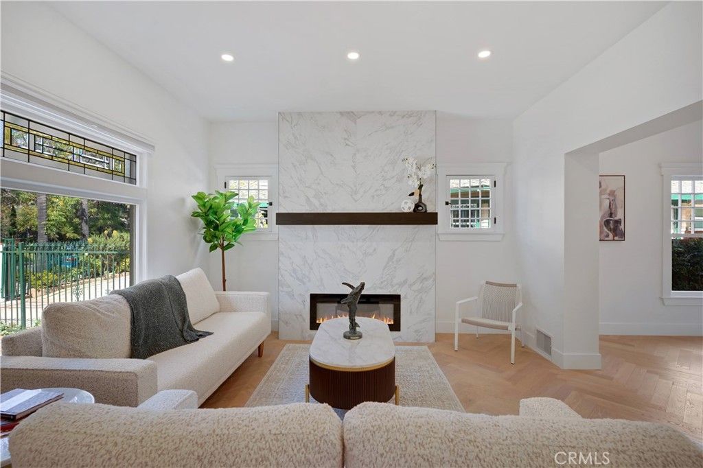 Image 11 of property listing at 1800 Oxford., Los Angeles, CA 90006