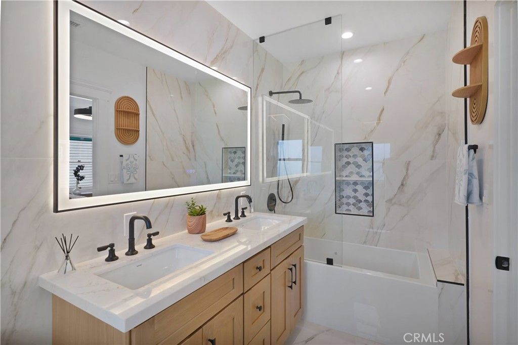 Image 21 of property listing at 1800 Oxford., Los Angeles, CA 90006