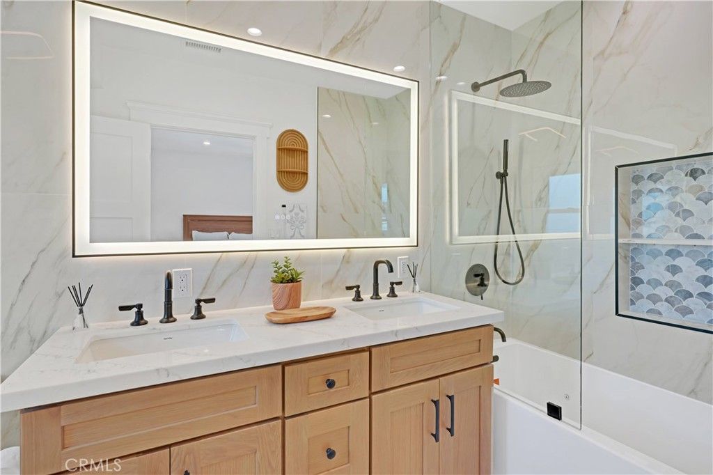 Image 23 of property listing at 1800 Oxford., Los Angeles, CA 90006