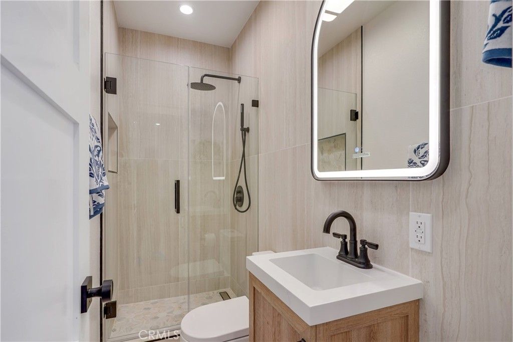 Image 39 of property listing at 1800 Oxford., Los Angeles, CA 90006