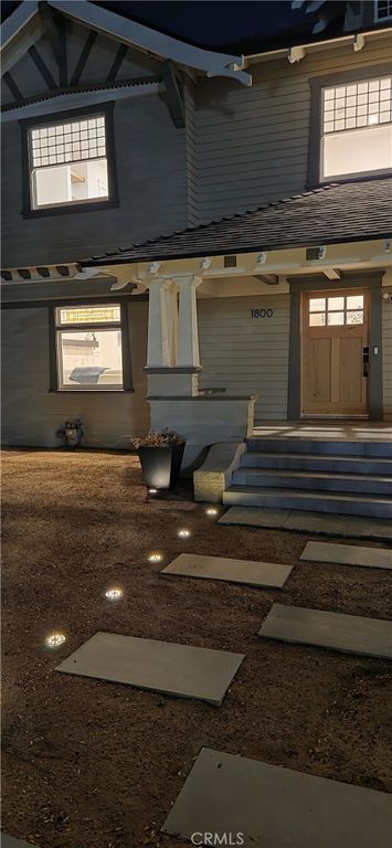 Image 4 of property listing at 1800 Oxford., Los Angeles, CA 90006