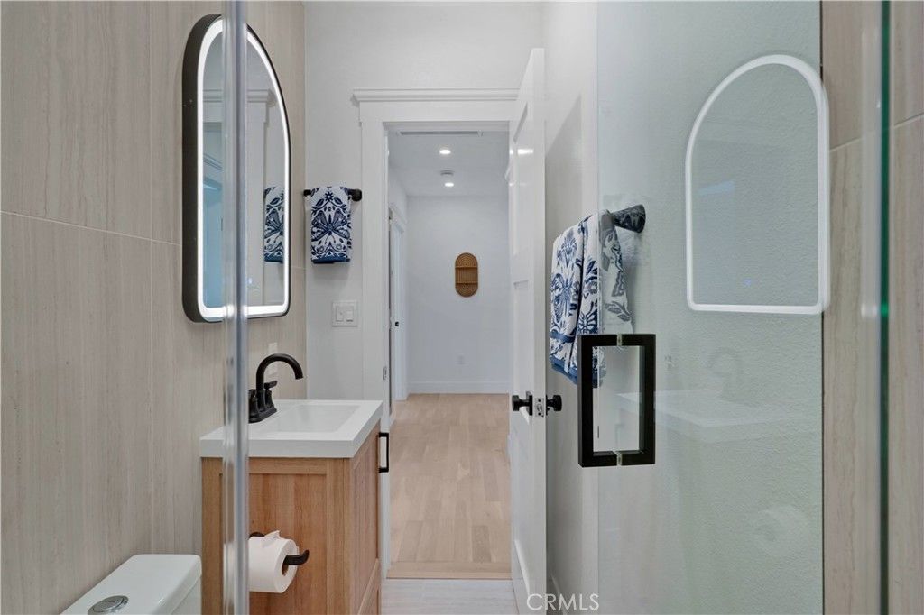 Image 41 of property listing at 1800 Oxford., Los Angeles, CA 90006