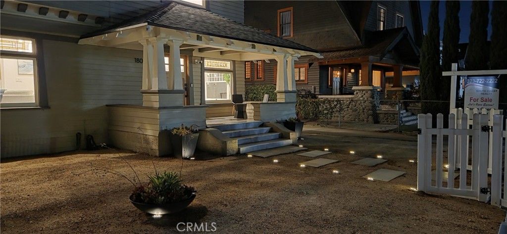 Image 5 of property listing at 1800 Oxford., Los Angeles, CA 90006