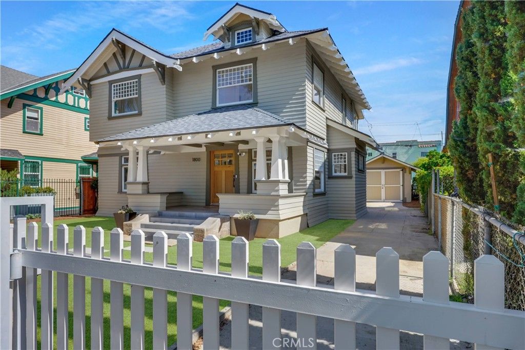 Image 6 of property listing at 1800 Oxford., Los Angeles, CA 90006