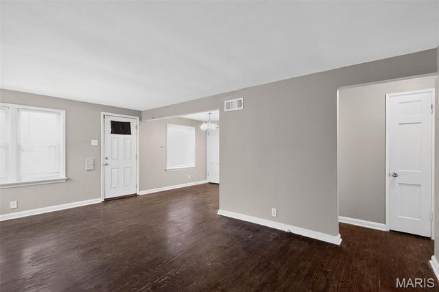 8124 Titus Road, St Louis, MO 63114