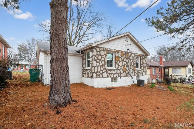 8124 Titus Road, St Louis, MO 63114