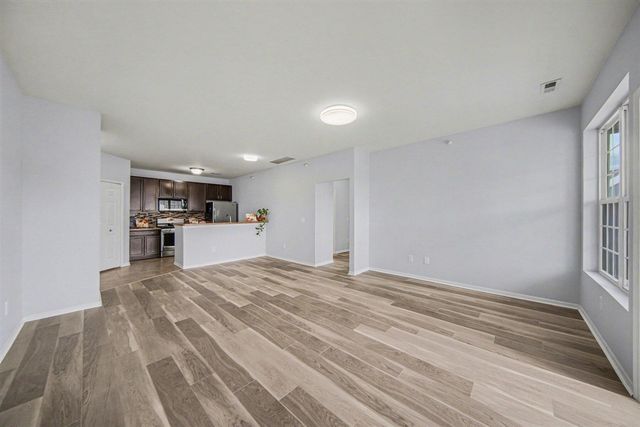 1016 W Summerfield Glen Circle 87, Ann Arbor, MI 48103