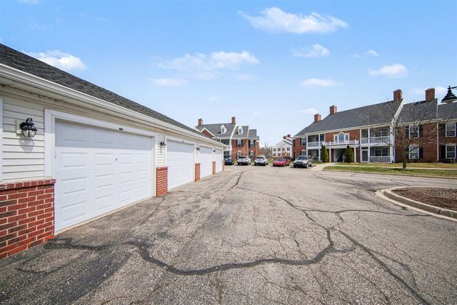 1016 W Summerfield Glen Circle 87, Ann Arbor, MI 48103