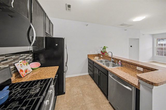 1016 W Summerfield Glen Circle 87, Ann Arbor, MI 48103