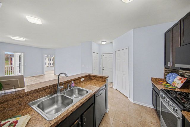 1016 W Summerfield Glen Circle 87, Ann Arbor, MI 48103