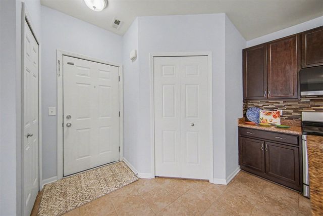 1016 W Summerfield Glen Circle 87, Ann Arbor, MI 48103