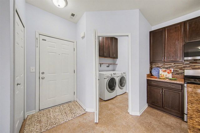 1016 W Summerfield Glen Circle 87, Ann Arbor, MI 48103