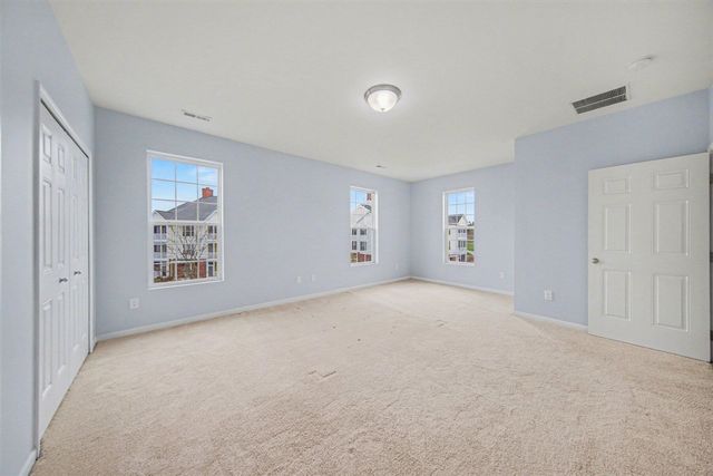 1016 W Summerfield Glen Circle 87, Ann Arbor, MI 48103