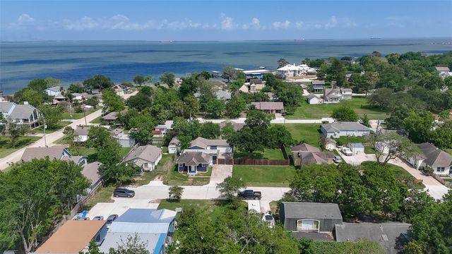 3007 Bonner Street, La Porte, TX 77571