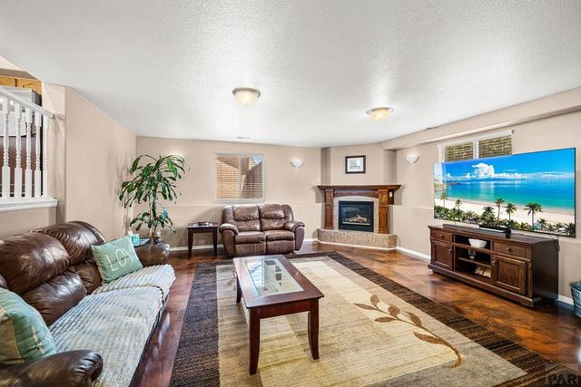 638 S Rogers Dr, Pueblo, CO 81007
